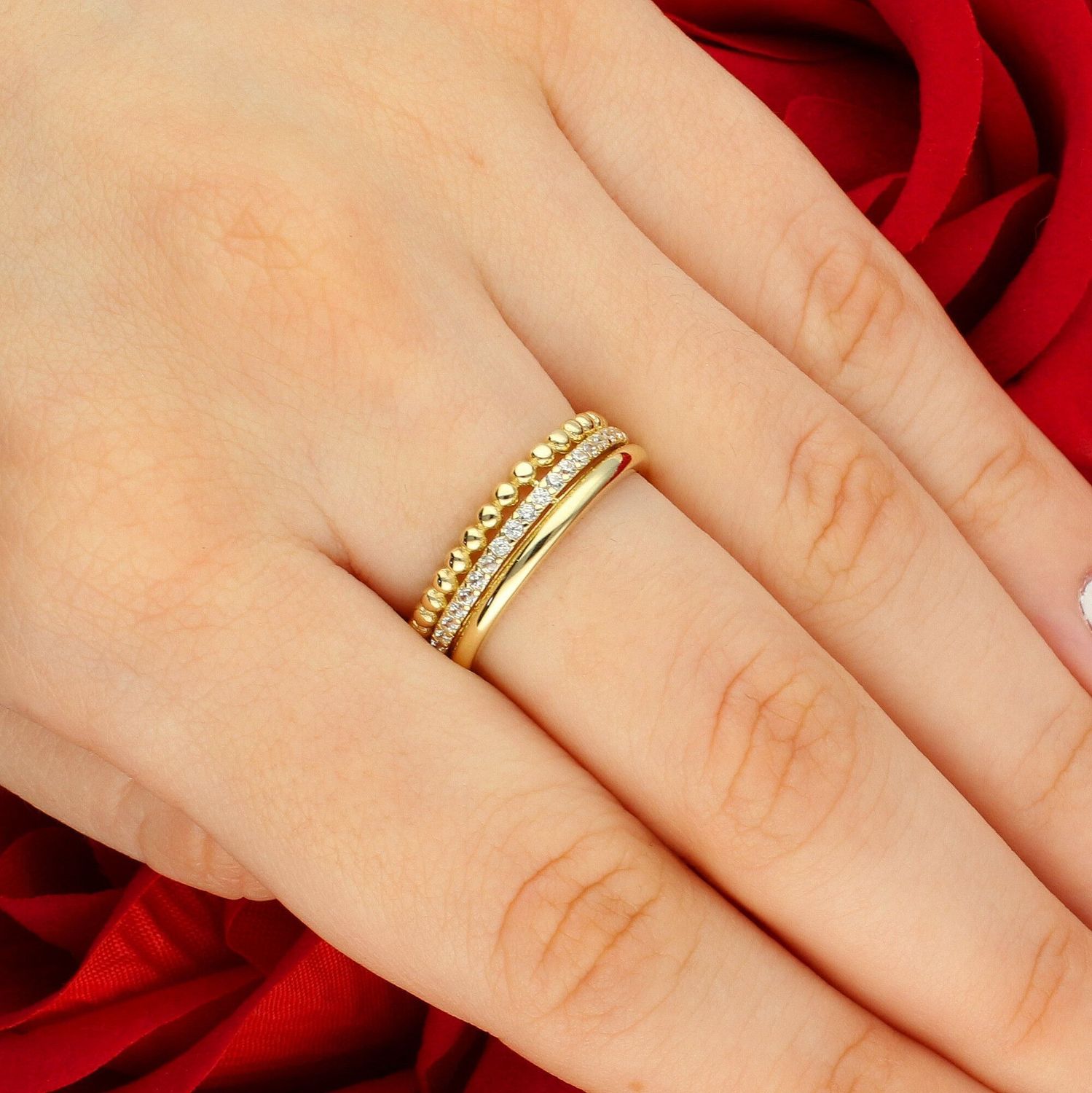 Złoty Pierścionek Damski 375 Wysadzany Cyrkoniami - Elegancki i Błyszczący, Idealny na Prezent.jpg